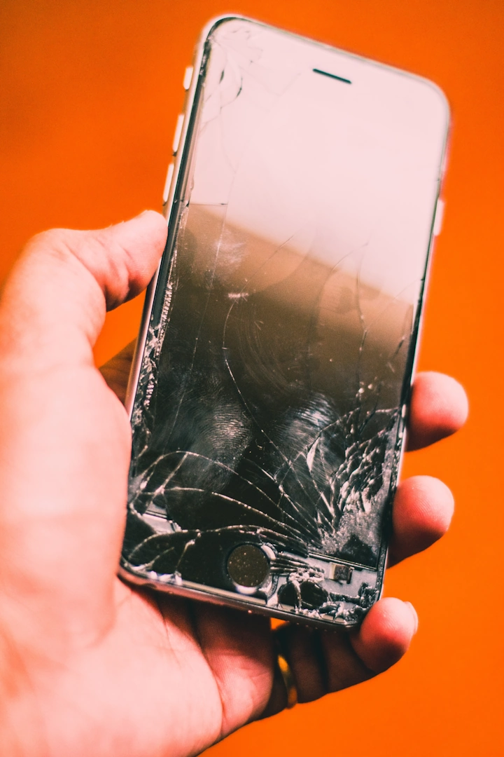 cracked-screen-phone-repair-lizardcases