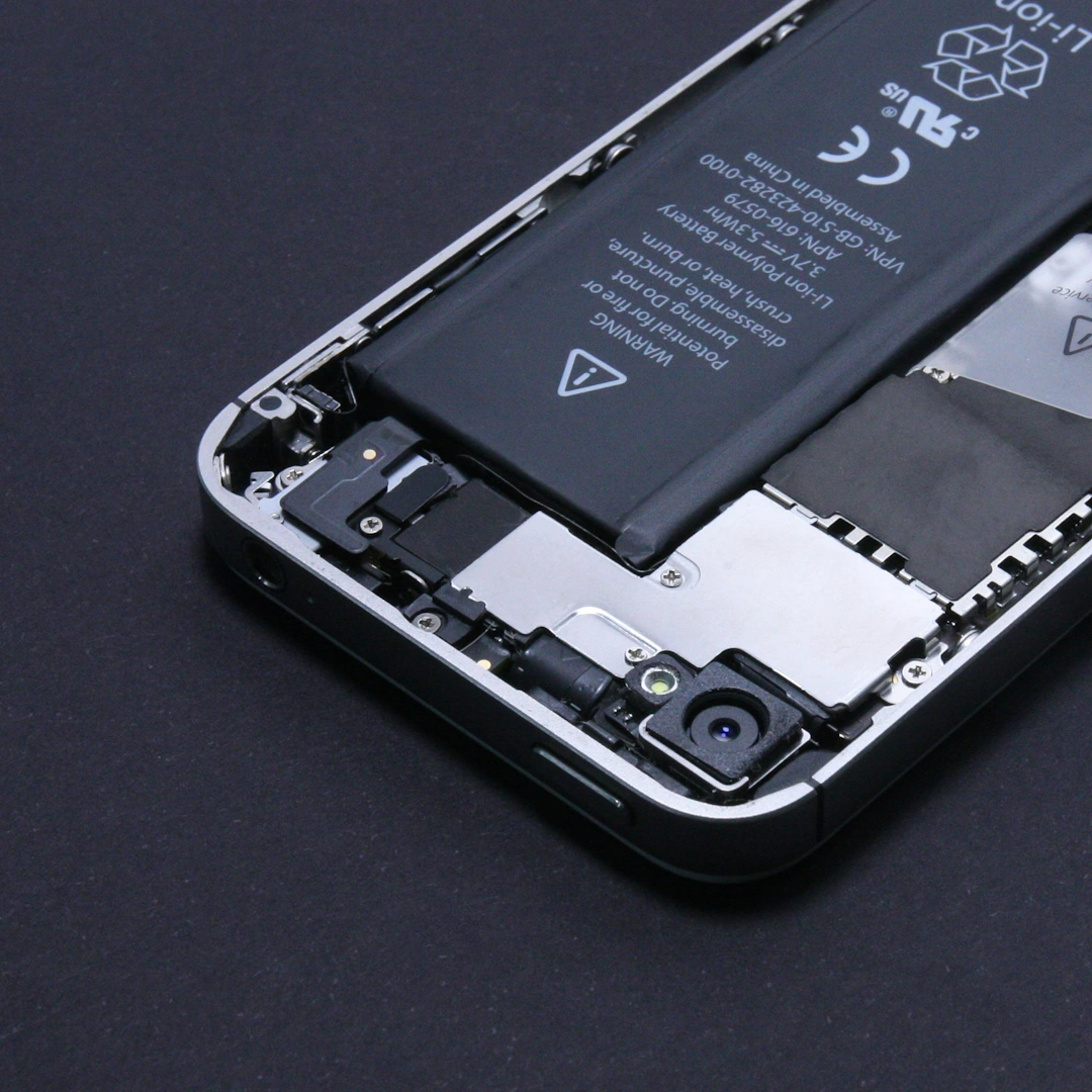 iphone-battery-replacement-cost-tips-lizardcases