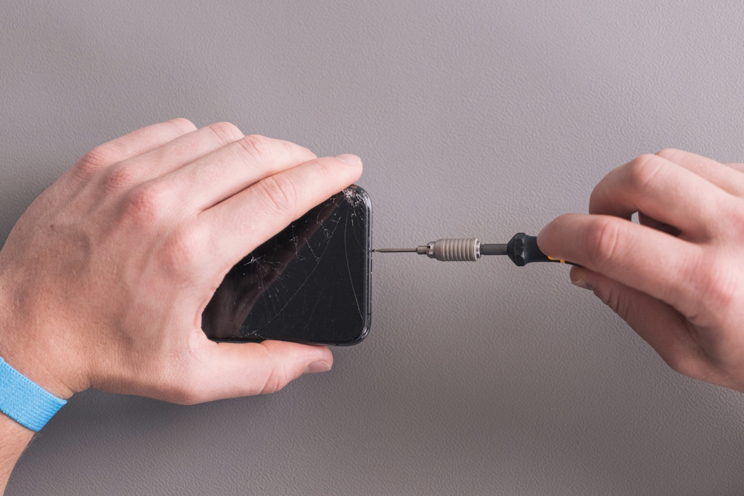 phone-screen-fixer-technition-lizard-cases-llc