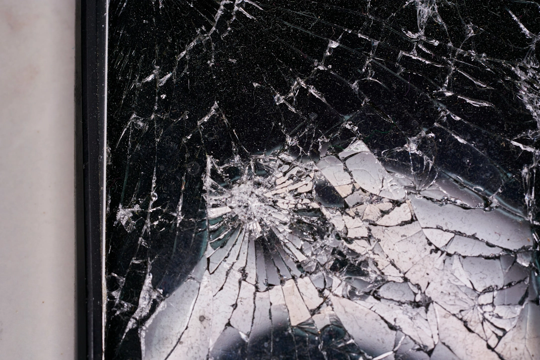 telephone-screen-repair-phone-with-cracked-screen-lizard-cases-llc telephone-screen-repair-phone-with-cracked-screen-lizard-cases-llc